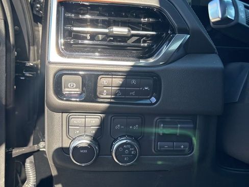 Used 2025 GMC Yukon XL Denali w/ Denali Reserve Package AWD/4WD image 9