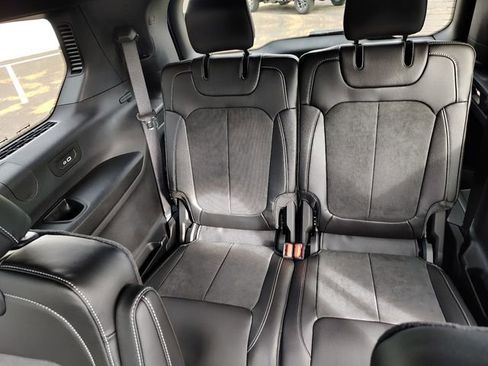 New 2025 Jeep Grand Cherokee L Altitude image 3