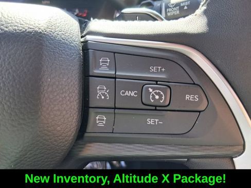 Certified 2025 Jeep Grand Cherokee Altitude AWD/4WD image 27