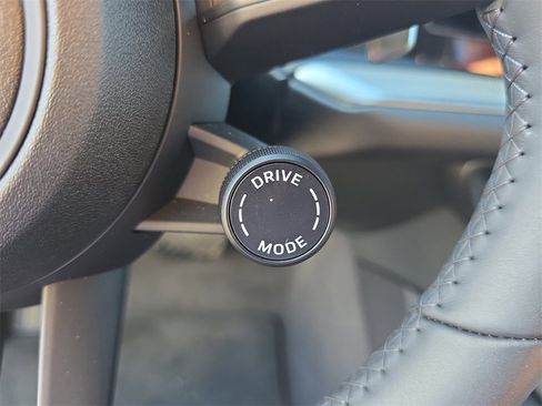 Used 2025 Porsche Cayenne image 36