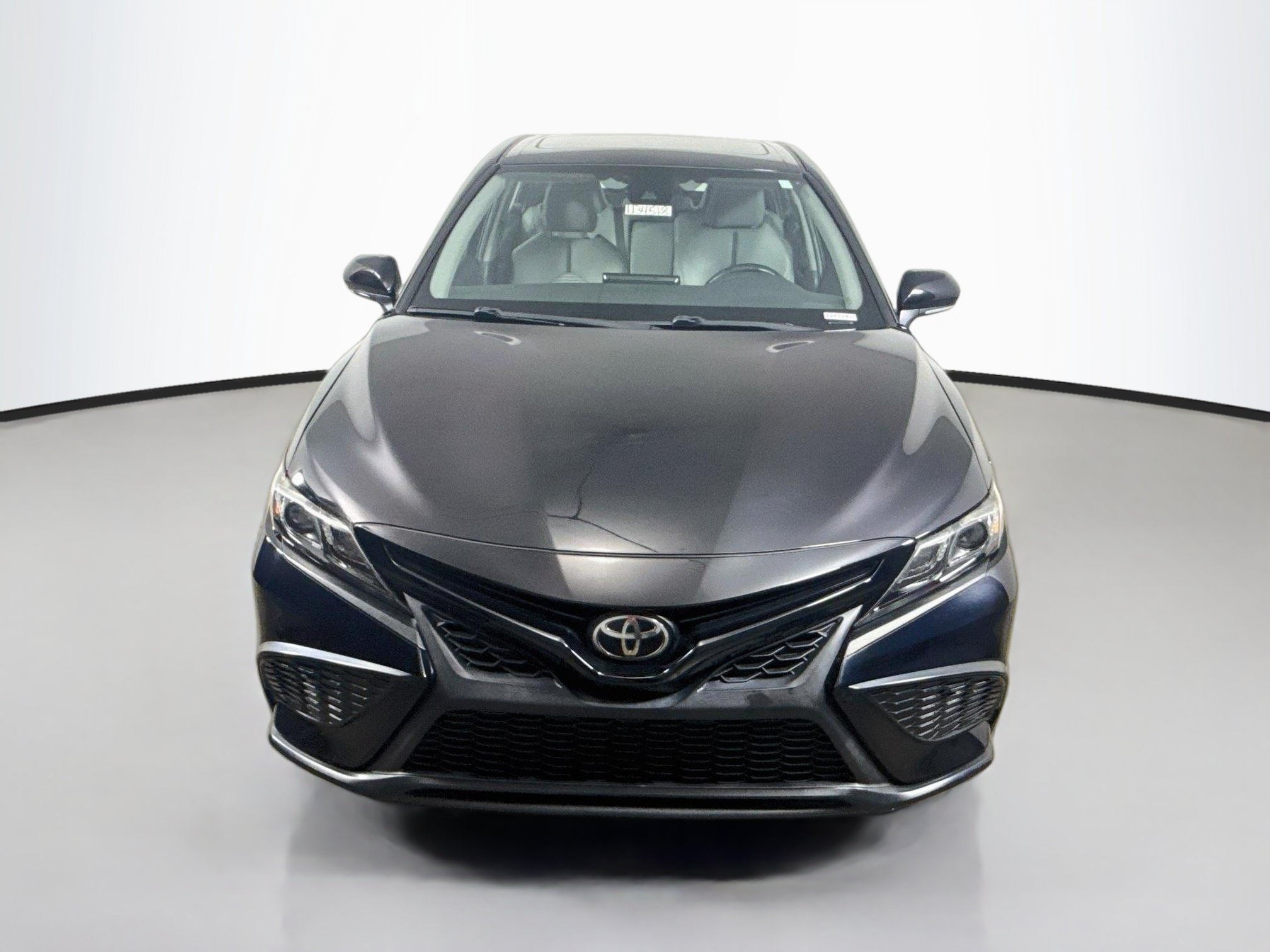 Used 2021 Toyota Camry SE FWD image 2
