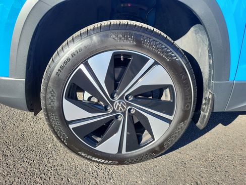 Certified 2024 Volkswagen Taos SE w/ Panoramic Sunroof Package image 24