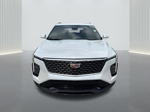 Used 2024 Cadillac XT4 Premium Luxury FWD image 2