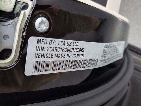 Used 2024 Chrysler Pacifica Touring-L FWD image 13