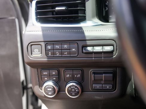 Used 2023 GMC Yukon XL Denali Ultimate AWD/4WD image 15