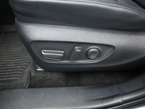 Used 2024 Toyota Highlander XLE AWD/4WD image 24