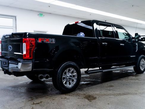 Used 2019 Ford F250 Lariat w/ Chrome Package image 6