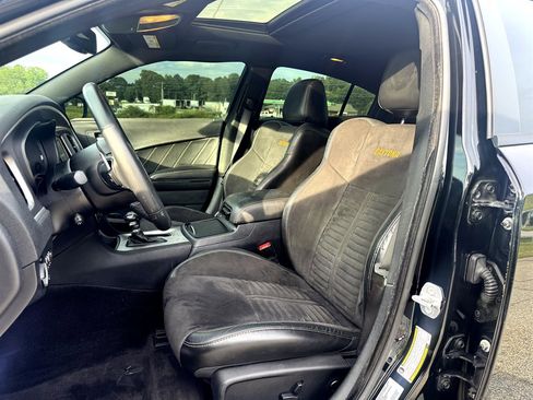 Used 2017 Dodge Charger R/T image 3