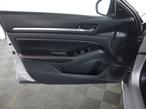 Used 2024 Nissan Altima 2.5 SR image 19