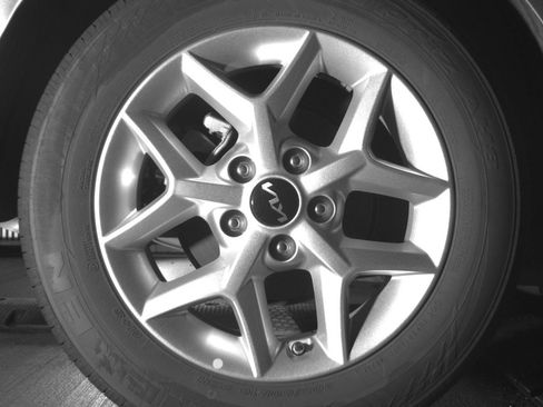 Used 2025 Kia Soul LX w/ LX Technology Package FWD image 15