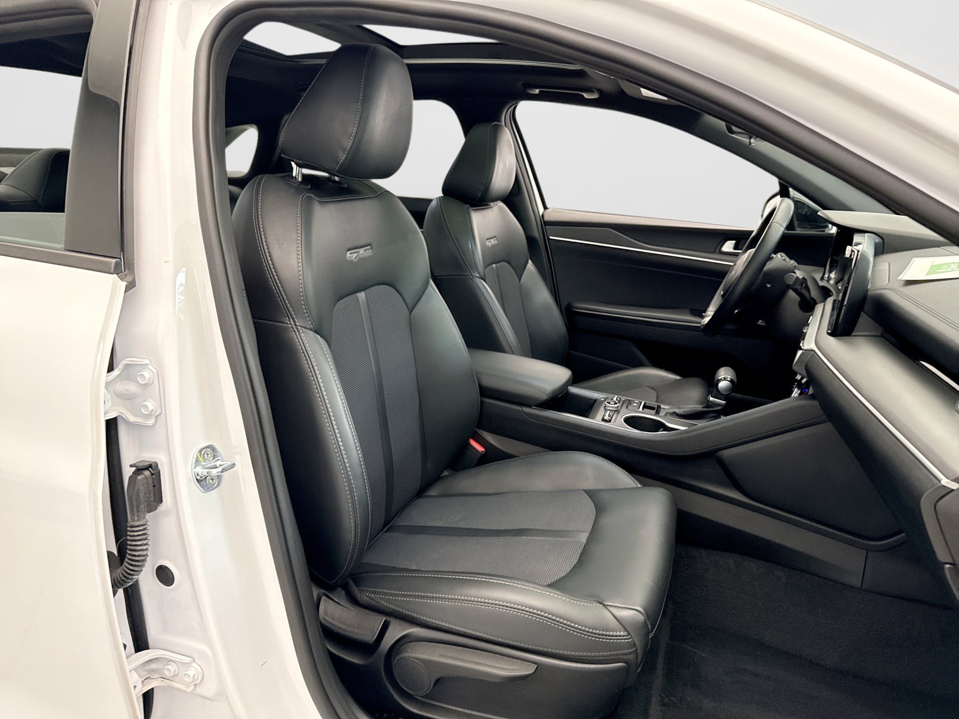 Used 2022 Kia K5 GT-Line w/ GT-Line Awd Premium Package image 16