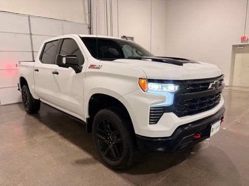 Used 2025 Chevrolet Silverado 1500 LT Trail Boss w/ Convenience Package II AWD/4WD image 3