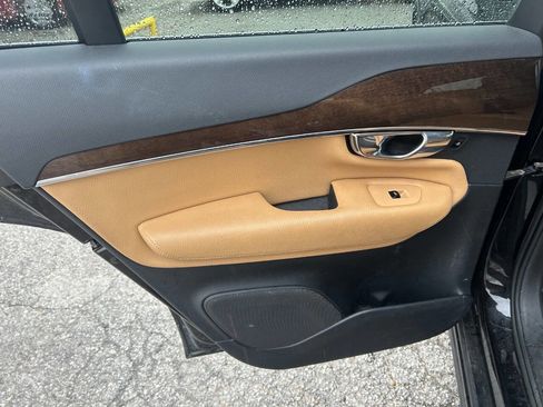 Used 2016 Volvo XC90 T6 Momentum w/ Momentum Plus Package image 15