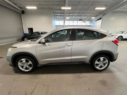 Used 2019 Honda HR-V LX image 6