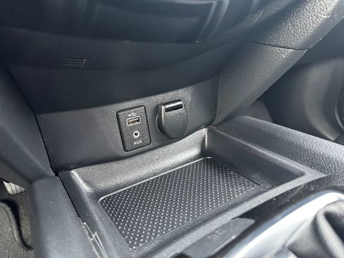 Used 2017 Nissan Rogue S image 23