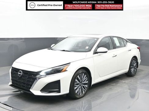 Certified 2025 Nissan Altima 2.5 SV w/ SV Premium Package FWD image 1