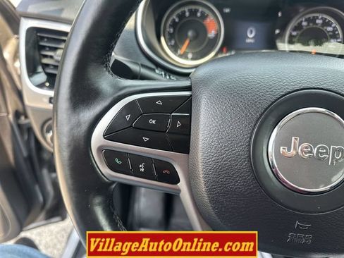 Used 2019 Jeep Cherokee Limited AWD/4WD image 30