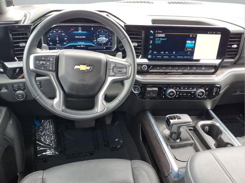 Used 2024 Chevrolet Silverado 1500 LTZ AWD/4WD image 4