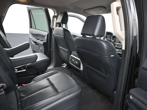 Used 2024 Ford Expedition XLT RWD image 12