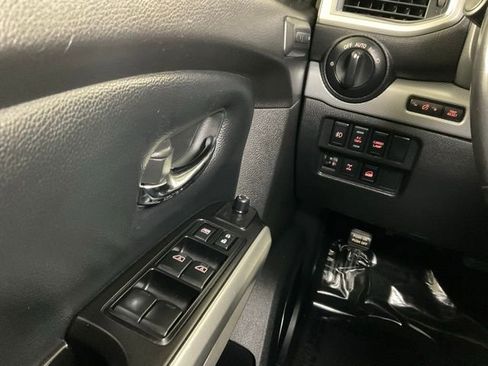 Used 2019 Nissan Titan PRO-4X w/ Pro-4x Convenience Package image 19