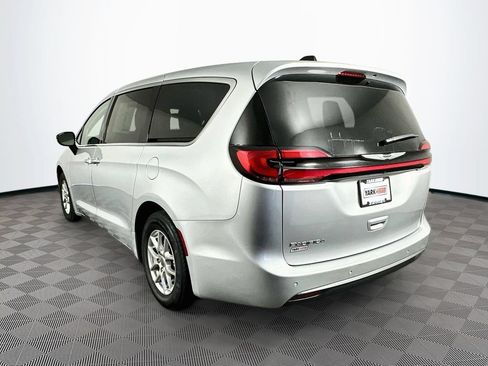 Certified 2024 Chrysler Pacifica Touring-L FWD image 7