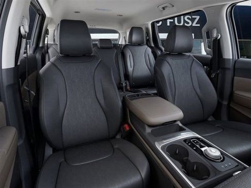 New 2026 Kia Carnival EX FWD image 15