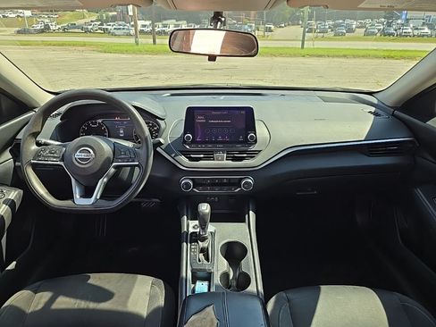 Used 2019 Nissan Altima 2.5 S FWD image 3