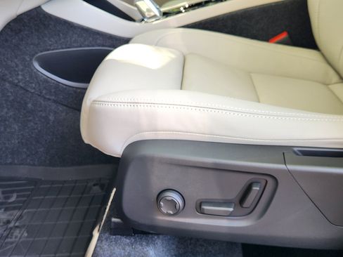 New 2026 Volvo XC40 B5 Ultra w/ Protection Package Premier image 25