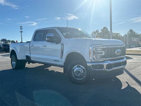 Used 2025 Ford F350 Lariat w/ Lariat Ultimate Package image 1