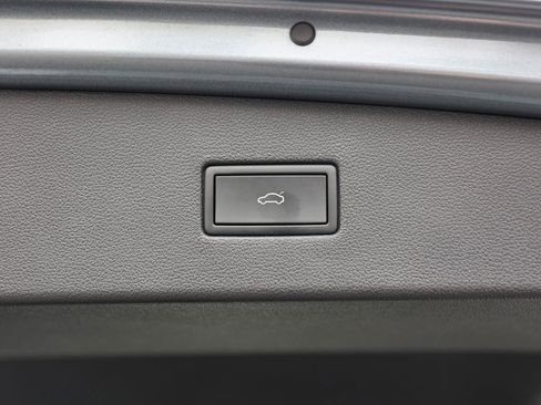 Used 2024 Volkswagen Tiguan SE R-Line image 14