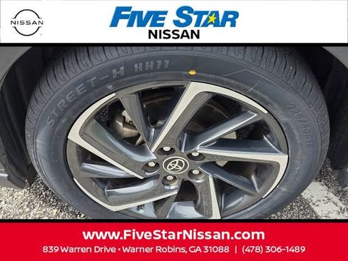 Used 2021 Toyota C-HR Limited FWD image 16