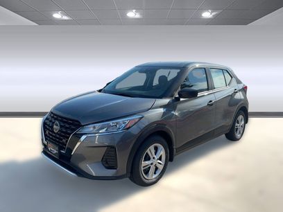 New 2025 Nissan Kicks Play S