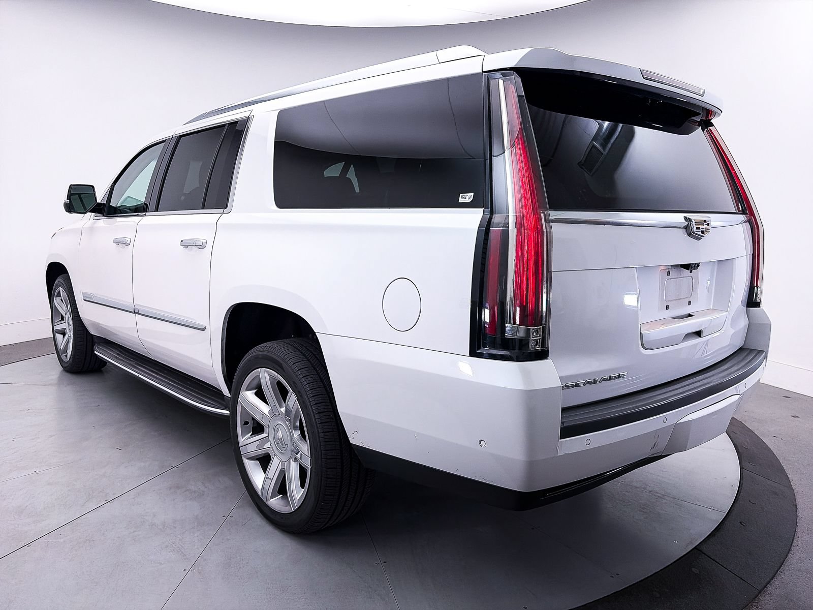Used 2020 Cadillac Escalade ESV Luxury AWD/4WD image 12