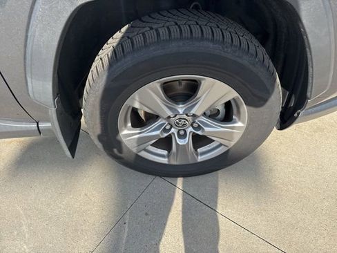 Used 2022 Toyota RAV4 XLE image 10