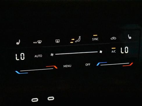 Certified 2024 Volkswagen Tiguan SE R-Line image 12