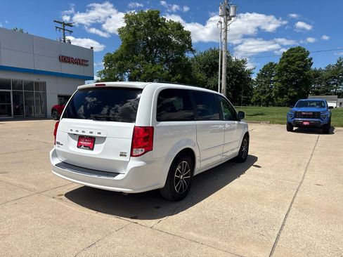 Used 2017 Dodge Grand Caravan GT FWD image 3