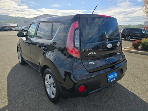 Used 2018 Kia Soul FWD image 3
