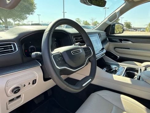 Used 2024 Jeep Wagoneer L Series II w/ Flexible Seating Group RWD image 13