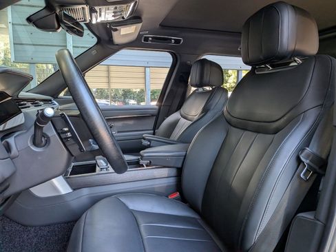 Used 2025 Land Rover Range Rover SE image 5