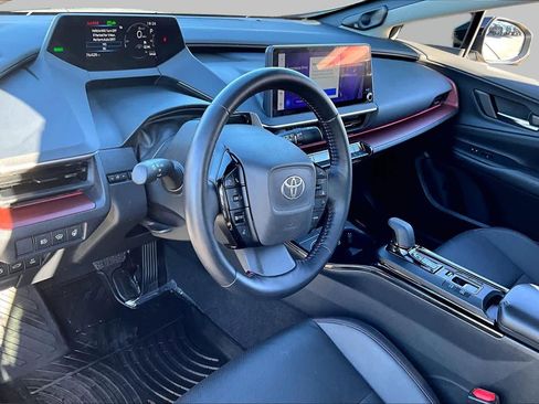 Used 2023 Toyota Prius Prime Premium FWD image 17