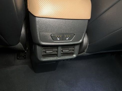 Used 2025 Chevrolet Equinox ACTIV w/ Safety and Technology Package image 55