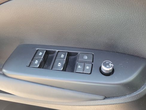 Used 2018 Toyota Highlander Limited FWD image 19