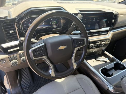 Used 2024 Chevrolet Silverado 2500 LTZ w/ LTZ Convenience Package AWD/4WD image 17
