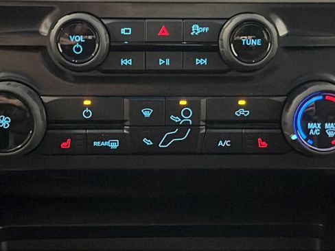 Used 2025 Ford F250 XLT w/ Black Appearance Package AWD/4WD image 17