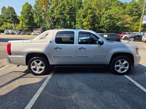Used 2013 Chevrolet Avalanche LTZ AWD/4WD image 7