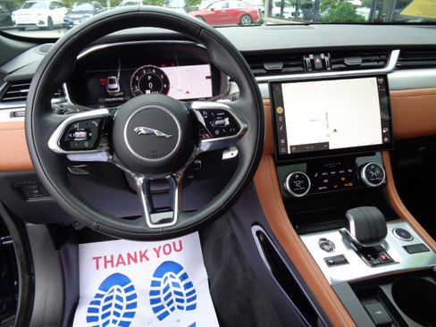 Used 2024 Jaguar F-PACE R-Dynamic S image 11
