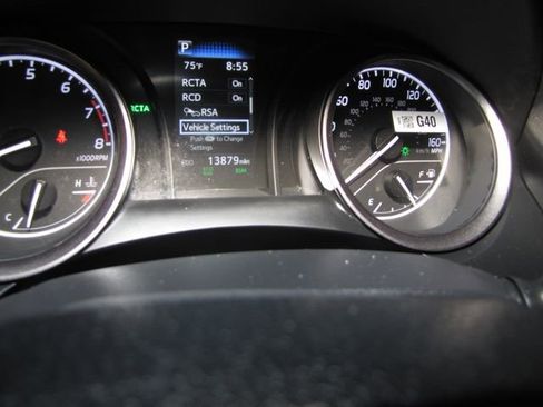 Used 2024 Toyota Camry SE image 4