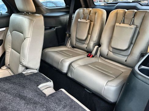 Certified 2019 Ford Explorer 4WD w/ Class III Trailer Tow Package image 24