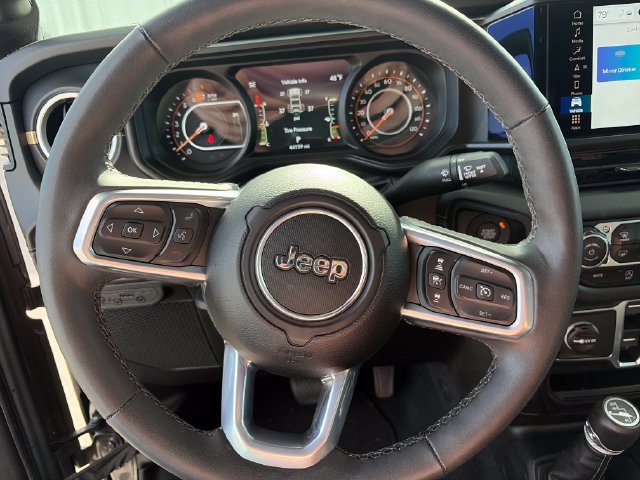 Certified 2025 Jeep Wrangler Unlimited Sahara AWD/4WD image 15