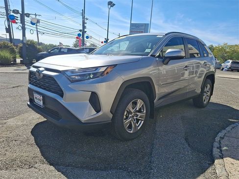 Used 2022 Toyota RAV4 XLE image 10
